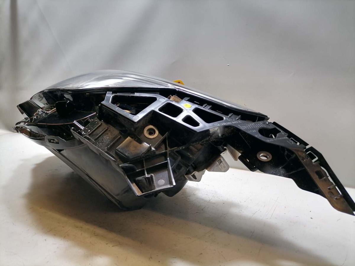 VW Golf 8 original Scheinwerfer vorn links LED Facelift Bj.2024